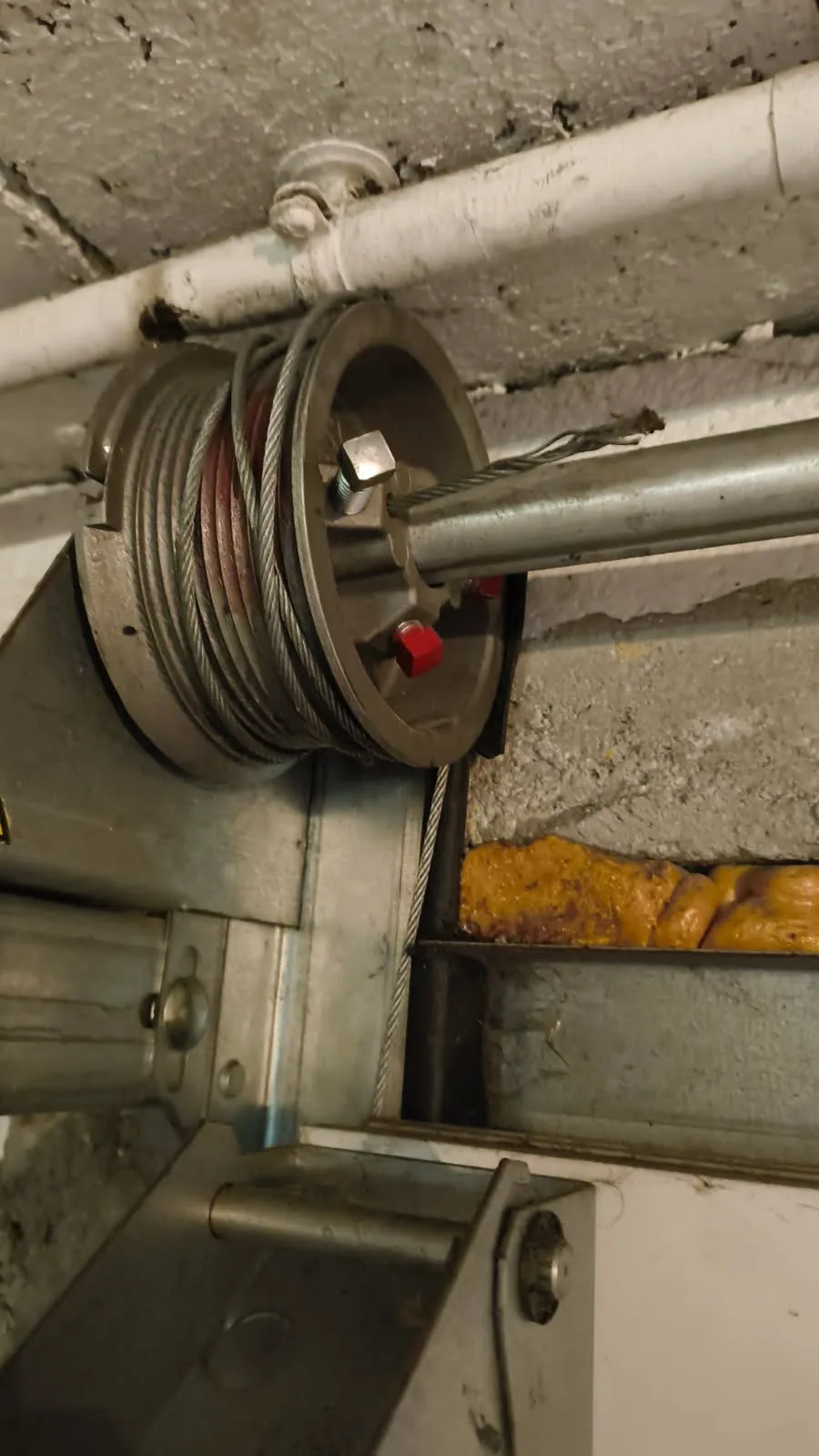 Câble de porte de garage sorti de son tambour